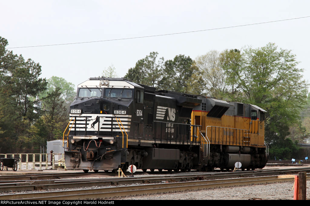 NS 8364 & 7289 sit in Glenwood Yard